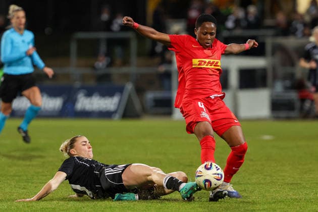 FBL - UEFA Women™s Europa Cup 2025 26 Eintracht Frankfurt - Nordsjaelland Laura Freigang (Eintracht Frankfurt), Bongeka Gamede (Nordsaelland) battles for the Ball during the Women™s Europa Cup match between Eintracht Frankfurt and Nordsaelland at Stadion am Brentanobad in Frankfurt am Main, Germany, February 11, 2026. Copyright: JoaquimxFerreira
