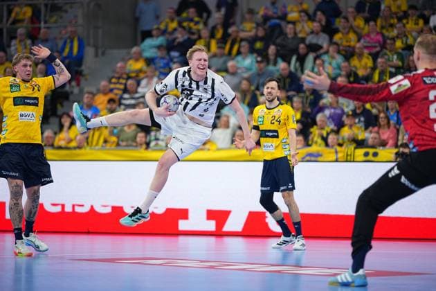 RECORD DATE NOT STATED Szene mit Eric Johansson (21; THW Kiel), Edwin Aspenbäck (78; Rhein Neckar Löwen) und Patrick Groetzki (24; Rhein Neckar Löwen) Eric Johansson (21; THW Kiel) und Edwin Aspenbäck (78; Rhein Neckar Löwen) gegen Patrick Groetzki (24; Rhein Neckar Löwen)