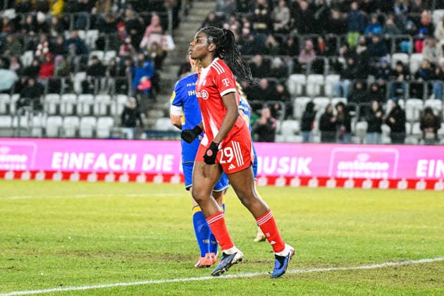 Fußball I Frauen I Saison 2025-2026 I Bundesliga I 16. Spieltag I FC Carl Zeiss Jena - FC Bayern München I 11.02.2026 verhaltener Torjubel bei Edna Imade (29, FC Bayern München) nach ihrem Tor zum 6:0 aus Sicht der Münchner Jena Ernst-Abbe-Sportfeld, ad hoc Arena Thüringen Deutschland Copyright: xLobeca InesxHähnelx