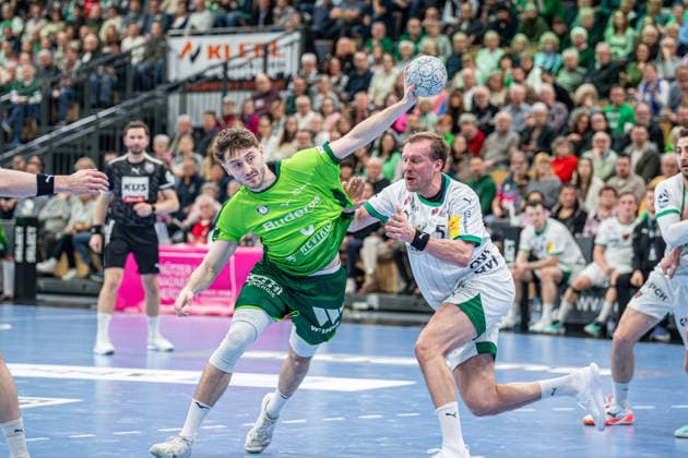 Handball Bundesliga; HSG Wetzlar - Füchse Berlin, 11.02.26 Niklas Theiß (HSG Wetzlar, 9), Max Darj (Füchse Berlin, 5) Handball Bundesliga; HSG Wetzlar - Füchse Berlin: Wetzlar, 11.02.26 Copyright: xBEAUTIFULxSPORTS Roeczeyx