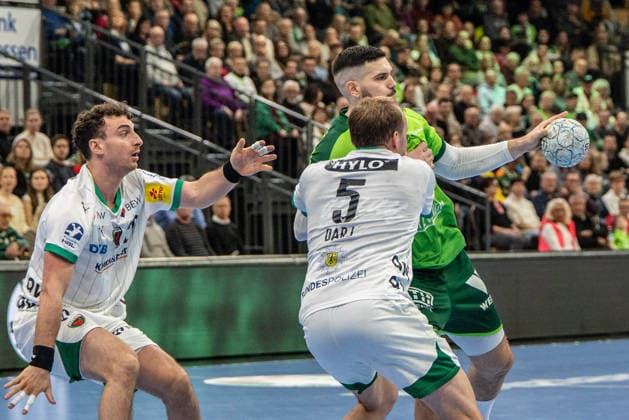 Stefan Cavor (HSG Wetzlar, 77) vs Max Darj (Fuechse Berlin, 05), Matthes Langhoff (Fuechse Berlin, 25) GER, HSG Wetzlar vs Fuechse Berlin, Handball, 1. Bundesliga Herren, 20. Spieltag, Spielzeit 2025 2026, 11.02.2026 GER, HSG Wetzlar vs Fuechse Berlin, Handball, 1. Bundesliga Herren, 20. Spieltag, Spielzeit 2025 2026, 11.02.2026 Wetzlar Copyright: xEibner-Pressefoto GerhardxWingenx EP_GWR