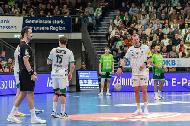 Max Darj (Fuechse Berlin, 05), Tobias Scholberg Grondahl (Fuechse Berlin, 15) beim Anwurf GER, HSG Wetzlar vs Fuechse Berlin, Handball, 1. Bundesliga Herren, 20. Spieltag, Spielzeit 2025 2026, 11.02.2026 GER, HSG Wetzlar vs Fuechse Berlin, Handball, 1. Bundesliga Herren, 20. Spieltag, Spielzeit 2025 2026, 11.02.2026 Wetzlar Copyright: xEibner-Pressefoto GerhardxWingenx EP_GWR
