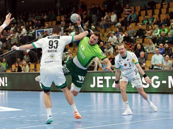 11.02.2026, xovx, Handball Daikin Handball Bundesliga, HSG Wetzlar - Füchse Berlin v.l. Mihajlo Marsenic (Füchse Berlin), Jona Schoch (HSG Wetzlar), Max Darj (Füchse Berlin) Wetzlar Buderus-Arena Hessen Deutschland (DE)