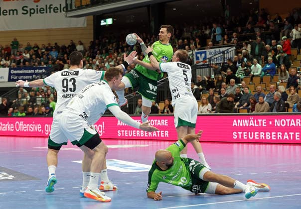 11.02.2026, xovx, Handball Daikin Handball Bundesliga, HSG Wetzlar - Füchse Berlin v.l. Mihajlo Marsenic (Füchse Berlin), Lasse Bredekjaer Andersson (Füchse Berlin), Jona Schoch (HSG Wetzlar), Max Darj (Füchse Berlin), Cyrill Akakpo (HSG Wetzlar) Wetzlar Buderus-Arena Hessen Deutschland (DE)