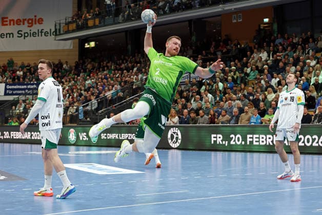 11.02.2026, xovx, Handball Daikin Handball Bundesliga, HSG Wetzlar - Füchse Berlin v.l. Lasse Bredekjaer Andersson (Füchse Berlin), Nikola Grahovac (HSG Wetzlar), Mathias Gidsel (Füchse Berlin) Wetzlar Buderus-Arena Hessen Deutschland (DE)