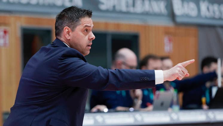 Im Bild: Head-Coach Sasa Filipovski (Wuerzburg Baskets) mit Anweisungen 11.02.2026, Fitness First Wuerzburg Baskets vs. Unicaja Malaga, Basketball Champions League, Round of 16, Group K, 4. Spieltag, Deutschland, 97072, tectake-Arena Wuerzburg, Copyright: HMBxMedia xJulienxBecker