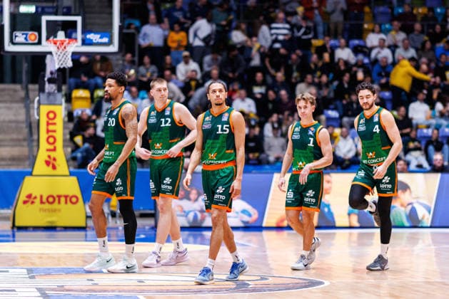 easycredit BBL, Frankfurt Skyliners - VET-CONCEPT Gladiators Trier, 11.02.2026 Die Starting Five aus Trier Urald King (VET-CONCEPT Gladiators Trier, 20); Marten Linßen (VET-CONCEPT Gladiators Trier, 12); Jordan Roland (VET-CONCEPT Gladiators Trier, 15); Steven Ashworth (VET-CONCEPT Gladiators Trier, 1); Clayton Guillozet (VET-CONCEPT Gladiators Trier, 4) Spiel der easycredit BBL Frankfurt Skyliners - VET-CONCEPT Gladiators Trier; am 19. Spieltag der Saison 25 26 in der Süwag Energie ARENA am 11.02.2026 Copyright: xBEAUTIFULxSPORTS Hahnex