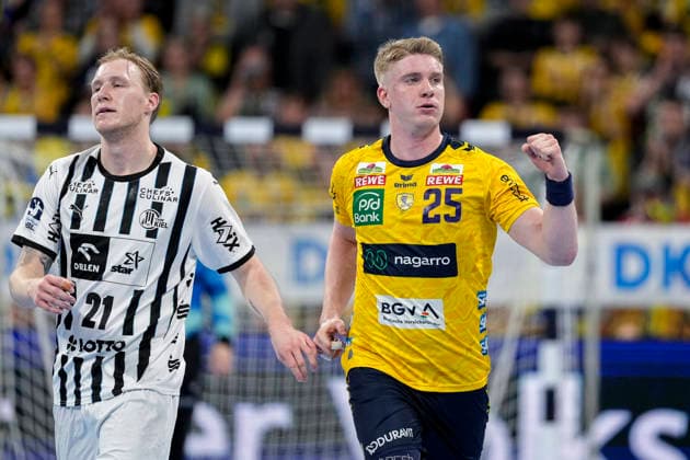 v.li.: Eric Johansson (THW, 21) enttäuscht, Torschütze Haukur Thrastarson (RNL, 25), jubelt über ein Tor, Jubel, jubeln, Torjubel, Torerfolg, celebrate the goal, goal, celebration, jubelt ueber das Tor, Freuen, Freude, freut sich, optimistisch, positiv, Spielszene, Highlight, Einzelbild, Einzelfoto, Aktion, Action, 11.02.2026, Mannheim (Deutschland), Handball, Bundesliga, Rhein-Neckar Löwen - THW Kiel