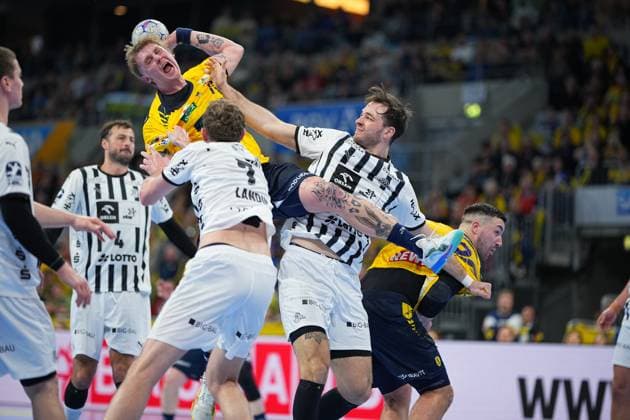RECORD DATE NOT STATED Szene mit Domagoj Duvnjak (4; THW Kiel), Tim Nothdurft (28; Rhein Neckar Löwen), Jannik Kohlbacher (80; Rhein Neckar Löwen) und Veron Nacinovic (93; THW Kiel) Rhein Neckar Löwen vs THW Kiel
