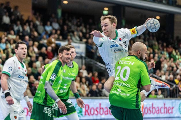 Mathias Gidsel (Fuechse Berlin, 19) bei einem seiner Tore von Jona Schoch (HSG Wetzlar, 22) nicht zu stoppen GER, HSG Wetzlar vs Fuechse Berlin, Handball, 1. Bundesliga Herren, 20. Spieltag, Spielzeit 2025 2026, 11.02.2026 GER, HSG Wetzlar vs Fuechse Berlin, Handball, 1. Bundesliga Herren, 20. Spieltag, Spielzeit 2025 2026, 11.02.2026 Wetzlar Copyright: xEibner-Pressefoto GerhardxWingenx EP_GWR