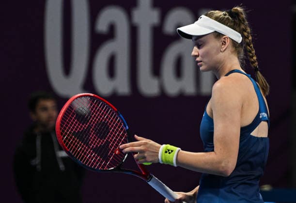 Qatar TotalEnergies Open 2026 - Day Four DOHA, QATAR FEBRUARY 11: Elena Rybakina of Kazakhstan competes against Qinwen Zheng of China in the Round of 16 on Day Four of the Qatar TotalEnergies Open, part of the Hologic WTA, Tennis Damen Tour, at the Khalifa International Tennis and Squash Complex on February 11, 2026 in Doha, Qatar. Doha Qatar  Copyright: xArturxWidakx originalFilename:widak-qatartot260211_npAEa.jpg