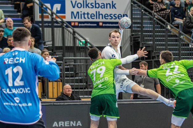 Mathias Gidsel (Fuechse Berlin, 19) beim Wurf vs Aladin Suljakovic (HSG Wetzlar, 12), Jona Schoch (HSG Wetzlar, 22), Ahmed Nafea (HSG Wetzlar, 79) können ihn nicht stoppen GER, HSG Wetzlar vs Fuechse Berlin, Handball, 1. Bundesliga Herren, 20. Spieltag, Spielzeit 2025 2026, 11.02.2026 GER, HSG Wetzlar vs Fuechse Berlin, Handball, 1. Bundesliga Herren, 20. Spieltag, Spielzeit 2025 2026, 11.02.2026 Wetzlar Copyright: xEibner-Pressefoto GerhardxWingenx EP_GWR