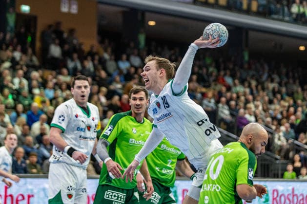 Mathias Gidsel (Fuechse Berlin, 19) setzt sich David Cyrill Akakpo (HSG Wetzlar, 20), Nikola Grahovac (HSG Wetzlar, 02), Nikola Grahovac (HSG Wetzlar, 02) durch GER, HSG Wetzlar vs Fuechse Berlin, Handball, 1. Bundesliga Herren, 20. Spieltag, Spielzeit 2025 2026, 11.02.2026 GER, HSG Wetzlar vs Fuechse Berlin, Handball, 1. Bundesliga Herren, 20. Spieltag, Spielzeit 2025 2026, 11.02.2026 Wetzlar Copyright: xEibner-Pressefoto GerhardxWingenx EP_GWR