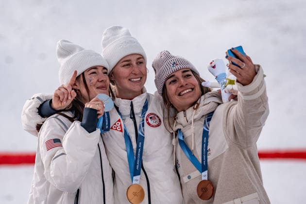 (260211) -- LIVIGNO, Feb. 11, 2026 -- Gold medalist Elizabeth Lemley (C) of the United States, silver medalist Jaelin Kauf (L) of the United States and bronze medalist Perrine Laffont of France take a selfie during the awarding ceremony after the freestyle skiing women s moguls final at the Milan-Cortina 2026 Olympic Winter games, Winterspiele,Spiele, Summer games in Livigno, Italy, Feb. 11, 2026. ) (MICO2026)ITALY-LIVIGNO-OLYMPIC WINTER GAMES-FREESTYLE SKIING WOMEN S MOGULS-FINAL HuxChao 