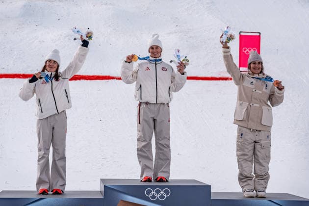 (260211) -- LIVIGNO, Feb. 11, 2026 -- Gold medalist Elizabeth Lemley (C) of the United States, silver medalist Jaelin Kauf (L) of the United States and bronze medalist Perrine Laffont of France pose for a photo during the awarding ceremony after the freestyle skiing women s moguls final at the Milan-Cortina 2026 Olympic Winter games, Winterspiele,Spiele, Summer games in Livigno, Italy, Feb. 11, 2026. ) (MICO2026)ITALY-LIVIGNO-OLYMPIC WINTER GAMES-FREESTYLE SKIING WOMEN S MOGULS-FINAL HuxChao 