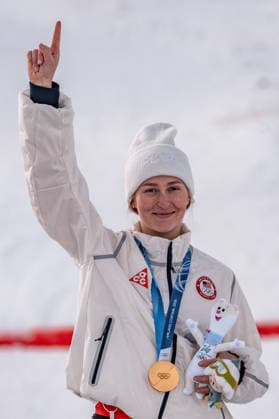(260211) -- LIVIGNO, Feb. 11, 2026 -- Gold medalist Elizabeth Lemley of the United States poses for a photo during the awarding ceremony after the freestyle skiing women s moguls final at the Milan-Cortina 2026 Olympic Winter games, Winterspiele,Spiele, Summer games in Livigno, Italy, Feb. 11, 2026. ) (MICO2026)ITALY-LIVIGNO-OLYMPIC WINTER GAMES-FREESTYLE SKIING WOMEN S MOGULS-FINAL HuxChao 