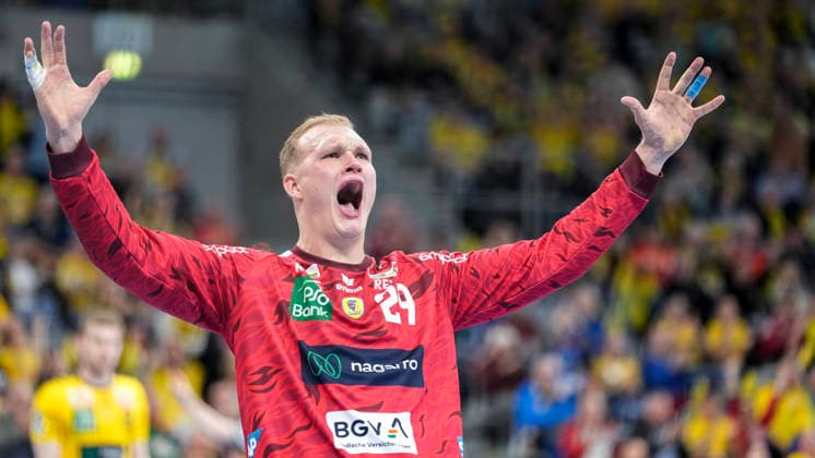 David Späth (Torwart, RNL, 29), Spieler der Rhein-Neckar-Löwen, Einzelbild, Einzelfoto, Aktion, Action, Jubel, jubeln, jubelt, celebration, Freude, freuen, freut sich, zuversichtlich, optimistisch, positiv, Spielszene, 11.02.2026, Mannheim (Deutschland), Handball, Bundesliga, Rhein-Neckar Löwen - THW Kiel