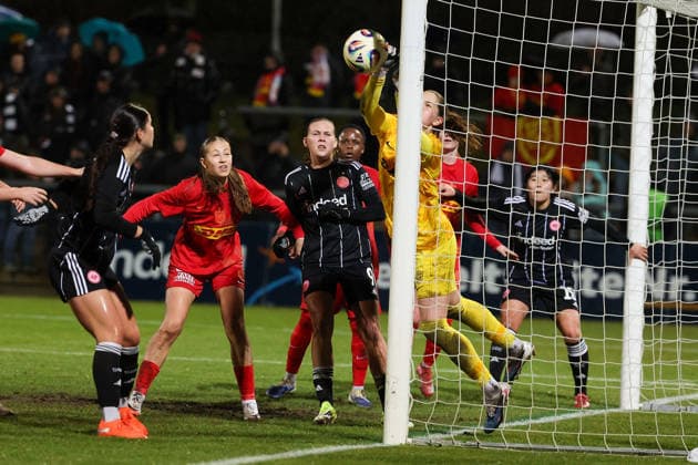 FBL - UEFA Women™s Europa Cup 2025 26 Eintracht Frankfurt - Nordsjaelland goalkeeper Ella-Maria Ervasti (Nordsaelland) in action, with the ball during the Women™s Europa Cup match between Eintracht Frankfurt and Nordsaelland at Stadion am Brentanobad in Frankfurt am Main, Germany, February 11, 2026. Copyright: JoaquimxFerreira