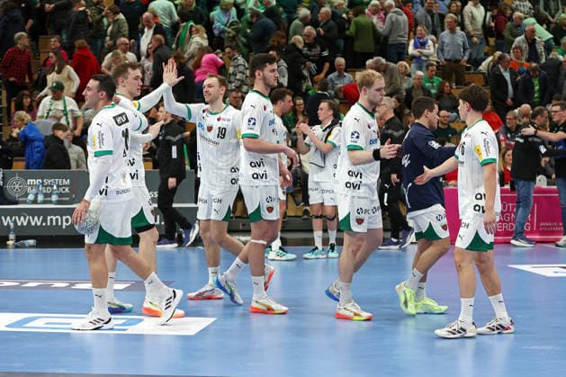 11.02.2026, xovx, Handball Daikin Handball Bundesliga, HSG Wetzlar - Füchse Berlin Die Spieler der Füchse Berlin bejubeln den 41:27 Sieg bei der HSG Wetzlar Wetzlar Buderus-Arena Hessen Deutschland (DE)