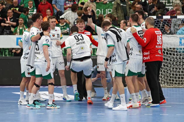 11.02.2026, xovx, Handball Daikin Handball Bundesliga, HSG Wetzlar - Füchse Berlin Die Spieler der Füchse Berlin bejubeln den 41:27 Sieg bei der HSG Wetzlar Wetzlar Buderus-Arena Hessen Deutschland (DE)