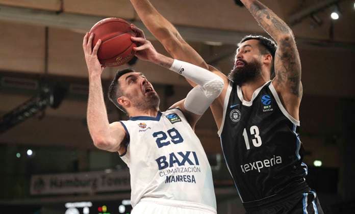 Foto : Pierre ORIOLA (Manresa) wirft gegen Martin BREUNIG (Towers) Basketball Euroliga Eurocup am Mi. 11.02.2026 Towers Hamburg - Baxi Manresa