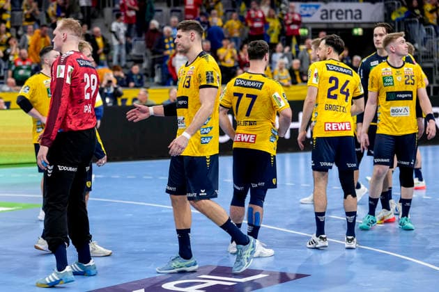 Spieler der Rhein-Neckar-Löwen, enttäuscht über die Niederlage, Enttäuschung nach dem Schlusspfiff, Highlight, Verlierer, verloren, Frustration, disappointed, pessimistisch, 11.02.2026, Mannheim (Deutschland), Handball, Bundesliga, Rhein-Neckar Löwen - THW Kiel