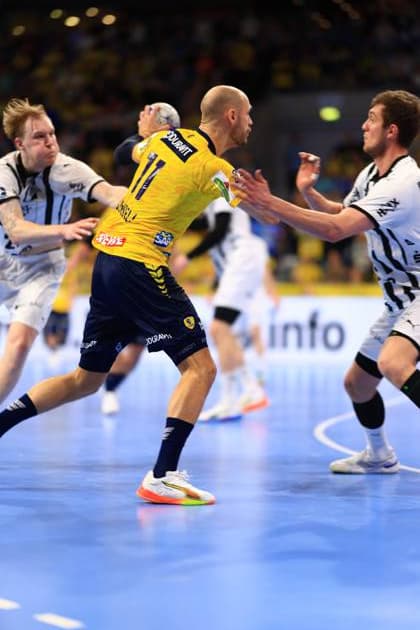 RECORD DATE NOT STATED Szene mit Lukas Sandell (11; Rhein Neckar Löwen), Magnus Landin (7; THW Kiel) und Petter Øverby (11; THW Kiel) Rhein Neckar Löwen vs THW Kiel
