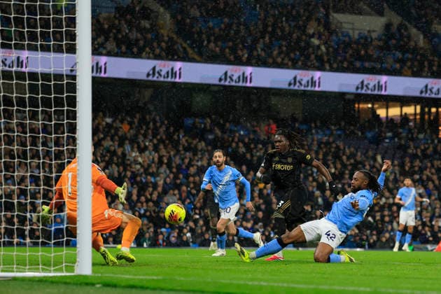Manchester City v Fulham, Premier League Antione Semenyo (42) of Manchester City scores to make it 1-0 during the Premier League match between Manchester City and Fulham at the Etihad Stadium, Manchester, UK on 11 February 2026. Manchester Etihad Stadium Manchester UK Editorial use only DataCo restrictions apply See www.football-dataco.com , Copyright: xConorxMolloyx PSI-23725-0018