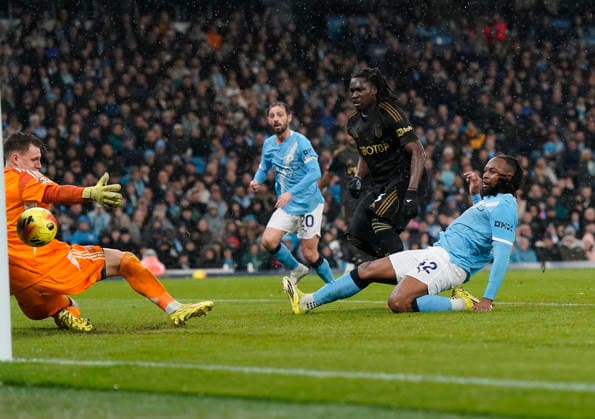 Manchester, England, 11th February 2026. Antoine Semenyo of Manchester City scores the opening goal during the Manchester City vs Fulham Premier League match at the Etihad Stadium, Manchester. Picture credit should read: Andrew Yates Sportimage EDITORIAL USE ONLY. No use with unauthorised audio, video, data, fixture lists, club league logos or live services. Online in-match use limited to 120 images, no video emulation. No use in betting, games or single club league player publications. SPI_010_AY_MAN_CITY_FULHAM SPI-4519-0010