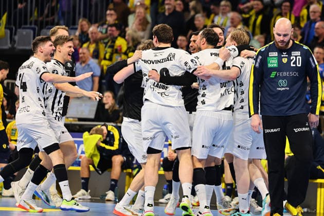 Kieler Spieler feiern den Sieg gegen die Rhein-Neckar Loewen GER, Rhein-Neckar Loewen vs THW Kiel, Handball, Daikin Handball-Bundesliga, 20. Spieltag, Spielzeit 2025 2026, 11.02.2026 GER, Rhein-Neckar Loewen vs THW Kiel, Handball, Daikin Handball-Bundesliga, 20. Spieltag, Spielzeit 2025 2026, 11.02.2026 Mannheim Copyright: xEibner-Pressefoto RenexWeissx EP_RWS