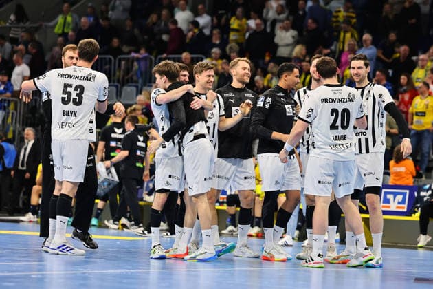 Kieler Spieler feiern den Sieg gegen die Rhein-Neckar Loewen GER, Rhein-Neckar Loewen vs THW Kiel, Handball, Daikin Handball-Bundesliga, 20. Spieltag, Spielzeit 2025 2026, 11.02.2026 GER, Rhein-Neckar Loewen vs THW Kiel, Handball, Daikin Handball-Bundesliga, 20. Spieltag, Spielzeit 2025 2026, 11.02.2026 Mannheim Copyright: xEibner-Pressefoto RenexWeissx EP_RWS
