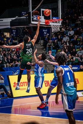 11.02.2026, xhfmx, Basketball easyCredit BBL Bundesliga, Frankfurt Skyliners - VET-CONCEPT Gladiators Trier v.l. Urald King (VET-Concept Gladiators Trier), Nahiem Alleyne (Skyliners Frankfurt) (DFL DFB REGULATIONS PROHIBIT ANY USE OF PHOTOGRAPHS as IMAGE SEQUENCES and or QUASI-VIDEO) Frankfurt am Main