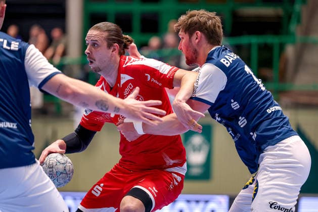 11.02.2026, Handball, 1.HBL, Bergischer HC - MT Melsungen, 20. Spieltag, Uni-Halle Wuppertal: Olle Forsell-Schefvert (Melsungen 25) im Zweikampf gegen Gerdas Babarskas (BHC 14) Nordrhein-Westfalen Deutschland