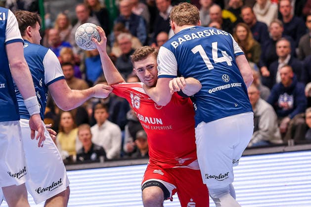 11.02.2026, Handball, 1.HBL, Bergischer HC - MT Melsungen, 20. Spieltag, Uni-Halle Wuppertal: Florian Drosten (Melsungen 18) im Zweikampf gegen Gerdas Babarskas (BHC 14) Nordrhein-Westfalen Deutschland