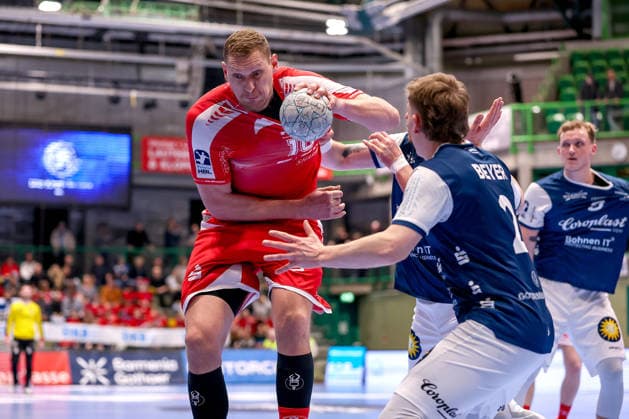 11.02.2026, Handball, 1.HBL, Bergischer HC - MT Melsungen, 20. Spieltag, Uni-Halle Wuppertal: Dainis Kristopans (Melsungen 10) im Zweikampf gegen Noah Beyer (BHC 02) Nordrhein-Westfalen Deutschland