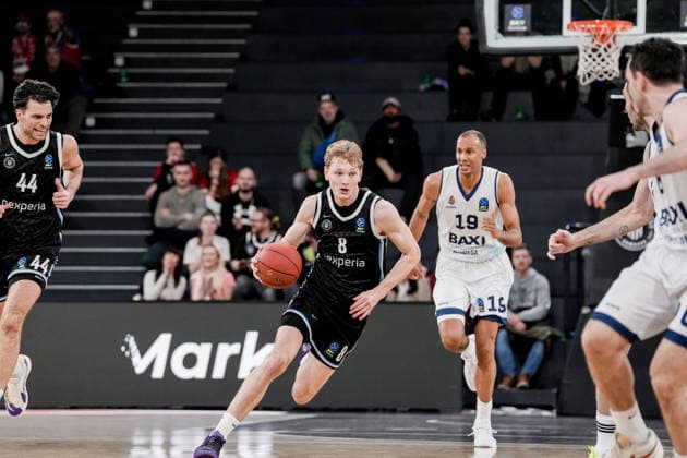 Deutschland: Basketball EuroCup Saison 2025 26 18. Spieltag Veolia Towers Hamburg vs. BAXI Manresa Inselpark Arena (Hamburg): Jared Grey (Veolia Towers Hamburg, 8), Louis Olinde (BAXI Manresa, 19), Alex Reyes (BAXI Manresa, 8), Ferran Bassas (BAXI Manresa, 6) Copyright: xStefanxTrochax