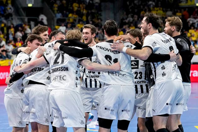 Spieler vom THW Kiel, Jubel nach dem Schlusspfiff, Freude über den Sieg, Sieger, Gewinner, jubelt, jubeln, fröhlich, positiv, freut sich, freuen, optimistisch, Highlight, Action, Aktion, 11.02.2026, Mannheim (Deutschland), Handball, Bundesliga, Rhein-Neckar Löwen - THW Kiel