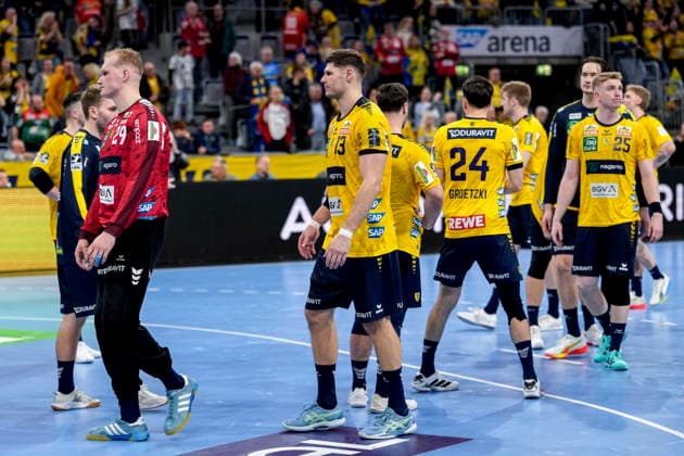 Spieler der Rhein-Neckar-Löwen, enttäuscht über die Niederlage, Enttäuschung nach dem Schlusspfiff, Highlight, Verlierer, verloren, Frustration, disappointed, pessimistisch, 11.02.2026, Mannheim (Deutschland), Handball, Bundesliga, Rhein-Neckar Löwen - THW Kiel