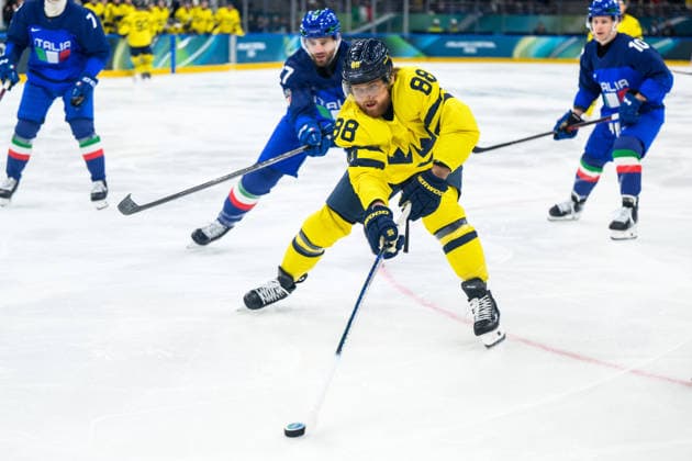 260211 William Nylander of Sweden in the men s Ice hockey, Eishockey game between Sweden and Italy during day 5 of the 2026 Winter Olympics on February 11, 2026 in Milan. Photo: Carl Sandin BILDBYRAN kod CS CS0870 ishockey ice hockey Olympic Games, Olympische Spiele, Olympia, OS olympics winter olympics os ol olympiska spel vinter-os olympiske leker milano cortina 2026 milan cortina 2026 milano cortina 2026 olympic games milano cortina 2026 winter olympic games milano cortina-os milano cortina-ol vinter-ol 5 bbeng sverige sweden italien italy *** 260211 William Nylander of Sweden in the men s ice hockey game between Sweden and Italy during day 5 of the 2026 Winter Olympics on February 11, 2026 in Milan Photo Carl Sandin BILDBYRAN kod CS CS0870 ishockey ice hockey olympic games olympics winter olympics os ol olympiska spel vinter os olympiske leker milano cortina 2026 milan cortina 2026 milano cortina 2026 olympic games milano cortina 2026 winter olympic games milano cortina os milano cortina ol vinter ol 5 bbeng sverige sweden italien italy  Copyright: CARLxSANDIN BB260211CS123