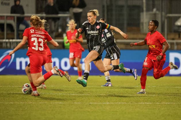 11.02.2026, xgrfx, Fussball UEFA Women s Europa Cup 1 4 Finale, Eintracht Frankfurt - FC Nordsjaelland v.l. Hannah Jorgensen (FC Nordsjaelland), Laura Freigang(Eintracht Frankfurt) (DFL DFB REGULATIONS PROHIBIT ANY USE OF PHOTOGRAPHS as IMAGE SEQUENCES and or QUASI-VIDEO) Stadion am Brentanobad