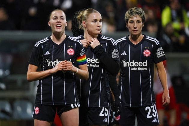 Frankfurt, Deutschland 11. Februar 2026: Europacup Frauen - 2025 2026 - 1 4 Finale - Eintracht Frankfurt vs. FC Nordsjaelland Im Bild: v.li. Laura Freigang (SGE), Jella Veit (SGE) und Sara Doorsoun (SGE) Stadion am Bretanobad Hessen Copyright: xFotostandx xFantinix