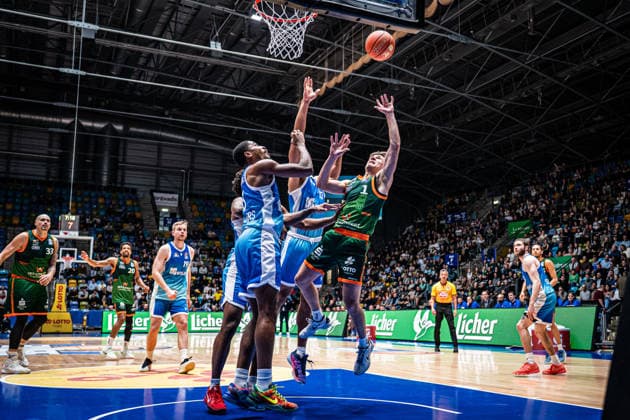 11.02.2026, xhfmx, Basketball easyCredit BBL Bundesliga, Frankfurt Skyliners - VET-CONCEPT Gladiators Trier v.l. William Christmas (Skyliners Frankfurt), Steven Ashworth (VET-Concept Gladiators Trier) (DFL DFB REGULATIONS PROHIBIT ANY USE OF PHOTOGRAPHS as IMAGE SEQUENCES and or QUASI-VIDEO) Frankfurt am Main