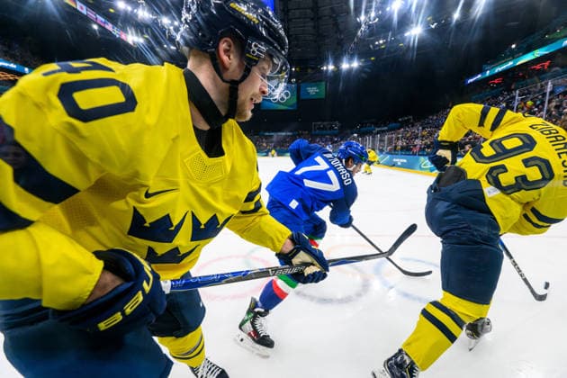260211 Elias Pettersson of Sweden in the men s Ice hockey, Eishockey game between Sweden and Italy during day 5 of the 2026 Winter Olympics on February 11, 2026 in Milan. Photo: Carl Sandin BILDBYRAN kod CS CS0870 ishockey ice hockey Olympic Games, Olympische Spiele, Olympia, OS olympics winter olympics os ol olympiska spel vinter-os olympiske leker milano cortina 2026 milan cortina 2026 milano cortina 2026 olympic games milano cortina 2026 winter olympic games milano cortina-os milano cortina-ol vinter-ol 5 bbeng sverige sweden italien italy *** 260211 Elias Pettersson of Sweden in the men s ice hockey game between Sweden and Italy during day 5 of the 2026 Winter Olympics on February 11, 2026 in Milan Photo Carl Sandin BILDBYRAN kod CS CS0870 ishockey ice hockey olympic games olympics winter olympics os ol olympiska spel vinter os olympiske leker milano cortina 2026 milan cortina 2026 milano cortina 2026 olympic games milano cortina 2026 winter olympic games milano cortina os milano cortina ol vinter ol 5 bbeng sverige sweden italien italy  Copyright: CARLxSANDIN BB260211CS134