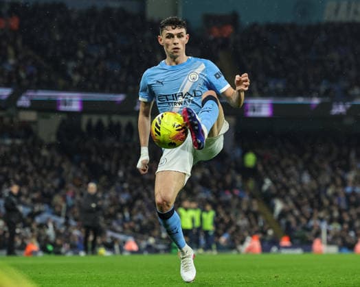 Premier League Manchester City v Fulham Phil Foden of Manchester City controls the ball during the Premier League match Manchester City vs Fulham at Etihad Stadium, Manchester, United Kingdom on 11 February 2026 (Photo by Mark Cosgrove News Images) Manchester Etihad Stadium Greater Manchester United, ManU Kingdom Copyright: xMarkxCosgrove NewsxImagesx