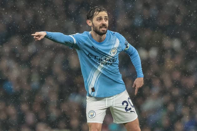 Premier League Manchester City v Fulham Bernardo Silva of Manchester City gives his team instructions during the Premier League match Manchester City vs Fulham at Etihad Stadium, Manchester, United Kingdom on 11 February 2026 (Photo by Mark Cosgrove News Images) Manchester Etihad Stadium Greater Manchester United, ManU Kingdom Copyright: xMarkxCosgrove NewsxImagesx