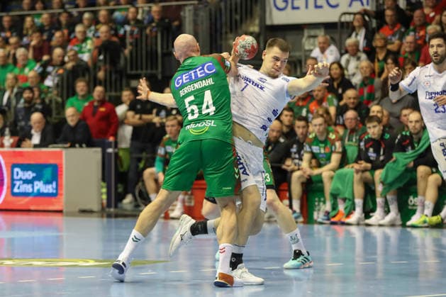 11.02.2026, xgox, Handball - Daikin HBL SC Magdeburg - TBV Lemgo-Lippe emspor, v.l. Oscar Bergendahl (Magdeburg, 54), Jan Mudrow (Lemgo, 7) Zweikampf, Duell, Kampf, tackle Magdeburg