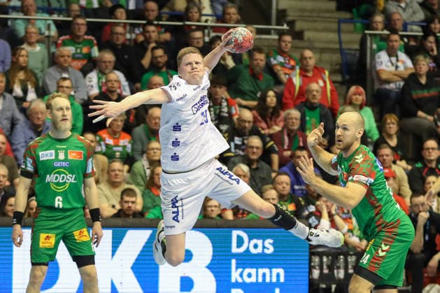 11.02.2026, xgox, Handball - Daikin HBL SC Magdeburg - TBV Lemgo-Lippe emspor, v.l. Niels Gerardus Versteijnen (Lemgo, 25) wirft Tor, Torschuetze, erzielt Tor, Treffer, scores the goal Magdeburg