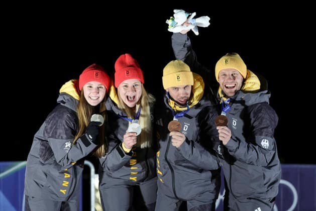 OLYMPICS - Winter Olympic Games, Olympische Spiele, Olympia, OS Milano Cortina 2026 CORTINA D AMPEZZO,ITALY,11.FEB.26 - OLYMPICS, LUGE - Winter Olympic Games Milano Cortina 2026, men, women, doubles, medal ceremony. Image shows the rejoicing of Dajana Eitberger and Magdalena Matschina, Tobias Wendl and Tobias Artl (GER).  GEPAxpictures xMaticxKlansek