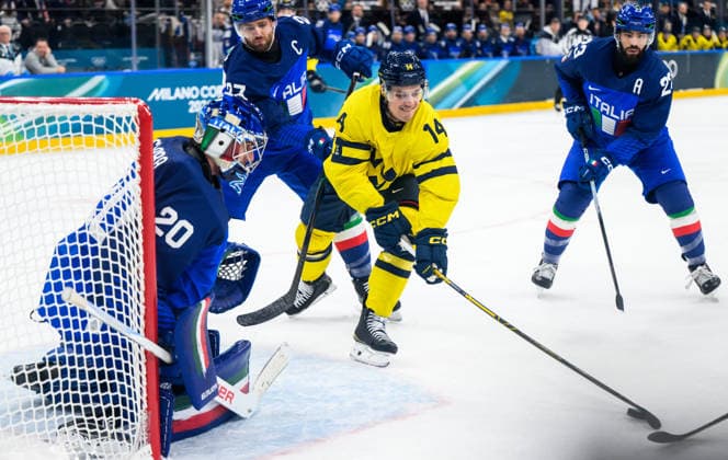 260211 Damian Clara of Italy and Joel Eriksson Ek of Sweden in the men s Ice hockey, Eishockey game between Sweden and Italy during day 5 of the 2026 Winter Olympics on February 11, 2026 in Milan. Photo: Carl Sandin BILDBYRAN kod CS CS0870 ishockey ice hockey Olympic Games, Olympische Spiele, Olympia, OS olympics winter olympics os ol olympiska spel vinter-os olympiske leker milano cortina 2026 milan cortina 2026 milano cortina 2026 olympic games milano cortina 2026 winter olympic games milano cortina-os milano cortina-ol vinter-ol 5 bbeng sverige sweden italien italy *** 260211 Damian Clara of Italy and Joel Eriksson Ek of Sweden in the men s ice hockey game between Sweden and Italy during day 5 of the 2026 Winter Olympics on February 11, 2026 in Milan Photo Carl Sandin BILDBYRAN kod CS CS0870 ishockey ice hockey olympic games olympics winter olympics os ol olympiska spel vinter os olympiske leker milano cortina 2026 milan cortina 2026 milano cortina 2026 olympic games milano cortina 2026 winter olympic games milano cortina os milano cortina ol vinter ol 5 bbeng sverige sweden italien italy  Copyright: CARLxSANDIN BB260211CS140