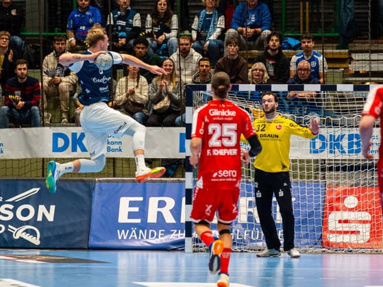 Nico Schoettle (Bergischer HC, 08) beim Torwurf gegen Kristof Palasics (MT Melsungen, 32) Bergischer HC vs. MT Melsungen, Handball, 1. Bundesliga, 20. Spieltag, Saison 2025 2026, 11.02.2026 Bergischer HC vs. MT Melsungen, Handball, 1. Bundesliga, 20. Spieltag, Saison 2025 2026, 11.02.2026 Wuppertal Copyright: xEibner-Pressefoto DamianxKruczynx EP_DKI
